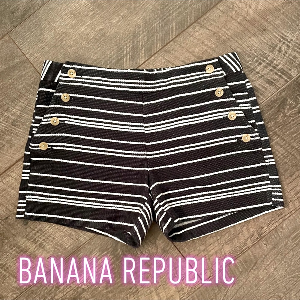 BANANA REPUBLIC SHORTS